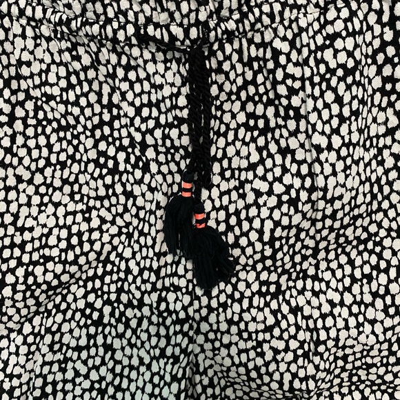 *SOLD* NWOT Romper with pockets! Size XS - Picture 2 of 4